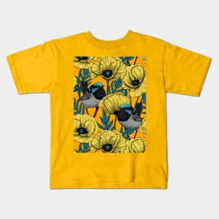 Fairy wren and poppies in yellow Kids T-Shirt